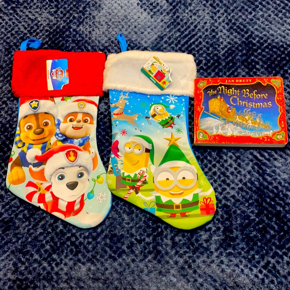 🎄🎁Christmas Bundle. Two stockings, pawtrol and minion with Christmas book